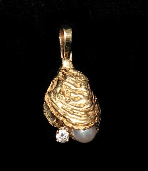 Bailey Oyster Pendant with 7.5mm Akoya Pearl & .10ct Diamond 14kt Yellow Gold 1 inch